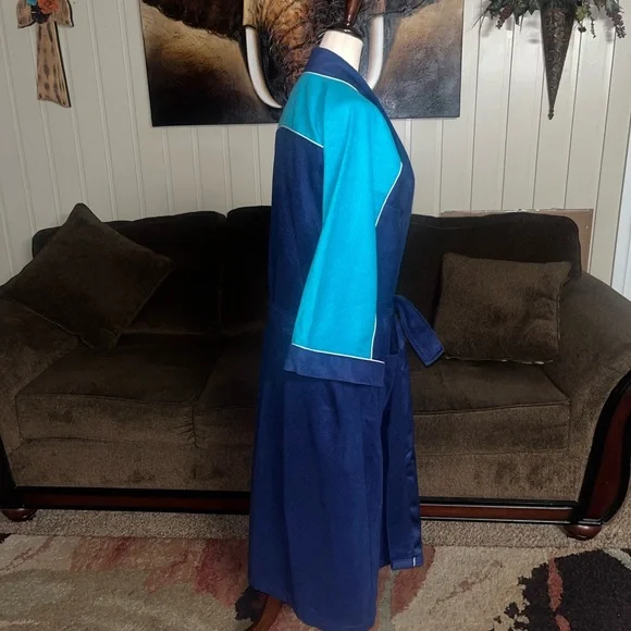 Classic collection by Van Heusen Men’s Navy/Turquoise ~ One Size Robe ~ New - Picture 10 of 16